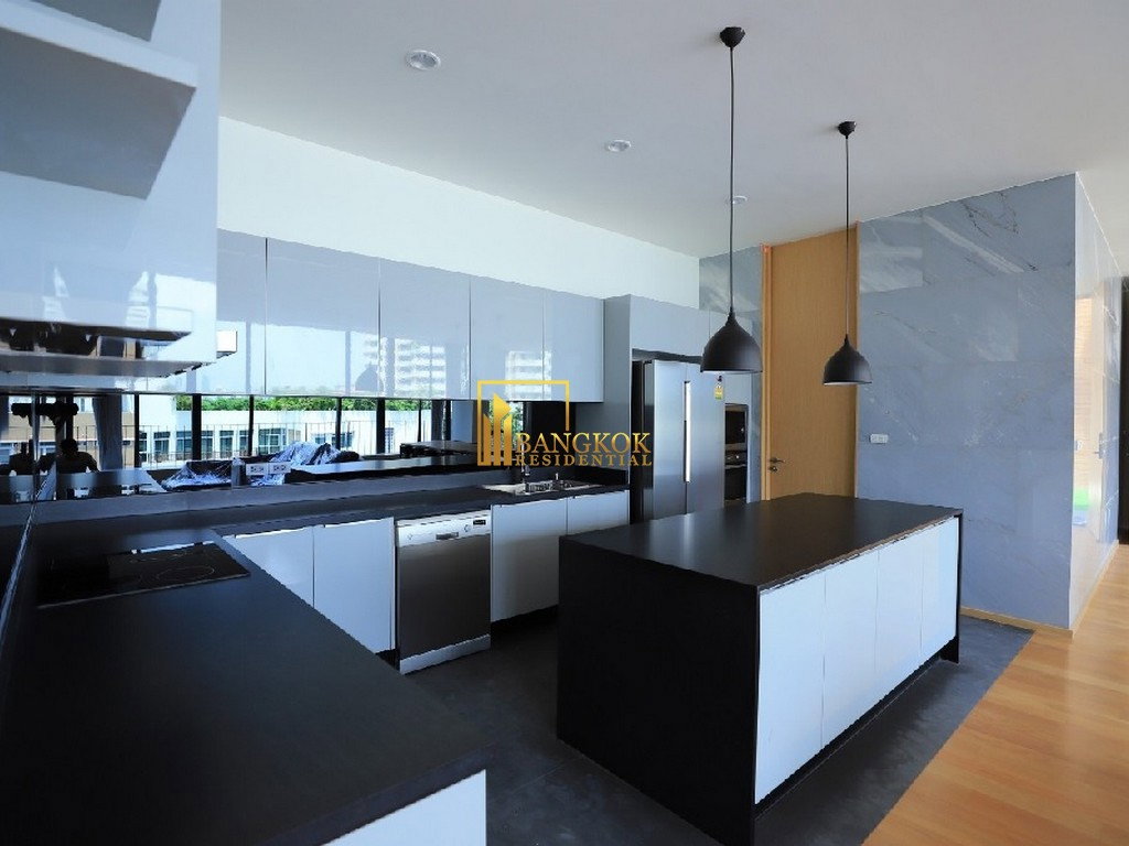 รูป Impressive 4 Bedroom Luxury Apartment in Phrom Phong - BR20742AP - รูปที่ 4/30
