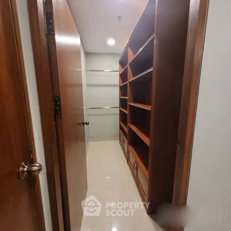 picture 2-Bed Condo For Rent At Baan Phrom Phong, Near MRT Phetchaburi (ID 1930423) - 7/19