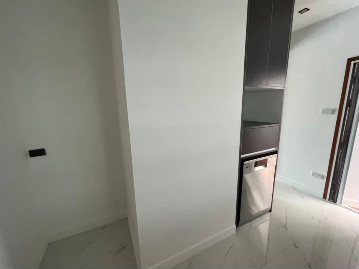 picture Three-storey townhouse for sale ✦ Selling price: THB 4.7 Million - 41/43