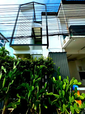 Townhouses for rent Mahachulalongkorn Rajavidyalaya University Chiang Mai : Townhome 2-Storey Near Lanna Hospital, Nimman, MAYA Lifestyle Shopping Center.