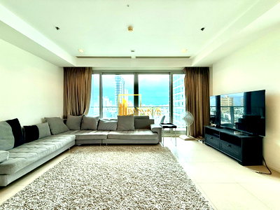 คอนโดให้เช่า : The River Condo | Spacious 3 Bedroom in Riverside Property - BR61549CD