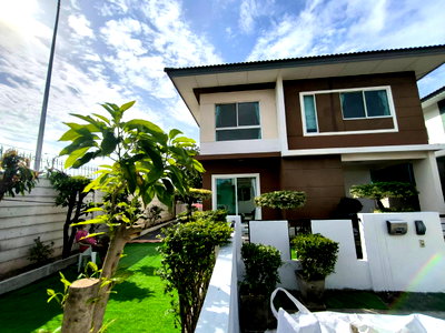 บ้านเดี่ยวให้เช่า : เช่า 22,000 ขาย 4.3 ล้าน บ้านเดี่ยว 2 ชั้น หมู่บ้านเดอะทรัสต์ ศรีนครินทร์ แพรกษา 45.8  ตร.วา หลังมุม พร้อมอยู่