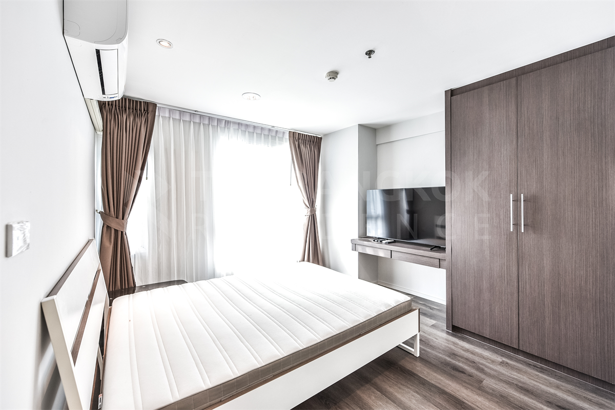 picture Serene Place near BTS Phrom Phong Comfortable and Ready to Move-in - 2/10