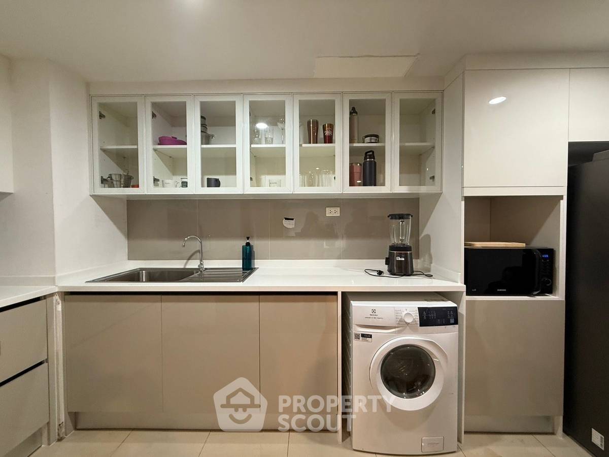 รูป คอนโด 2 ห้องนอนให้เช่า Urbana สุขุมวิท 15 ชั้น 5 ใกล้ BTS นานา (ID 566326) - รูปที่ 6/16