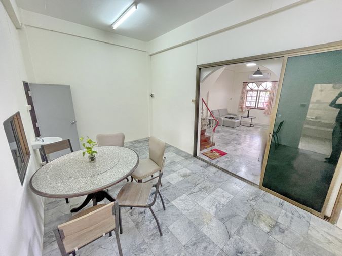 3-bed townhouse for rent, 150 sqm, 16 sq wah, Huai Khwang