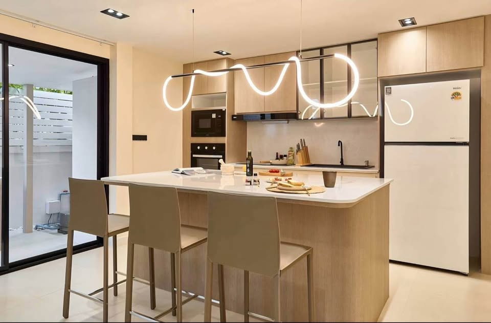 รูป 🏡 ขายด่วน! บ้านสร้างใหม่ หมู่บ้านพราว สันผักหวานหลวง ตกแต่งครบ ฟรีโอน 📞 063-664-9056 - รูปที่ 2/19