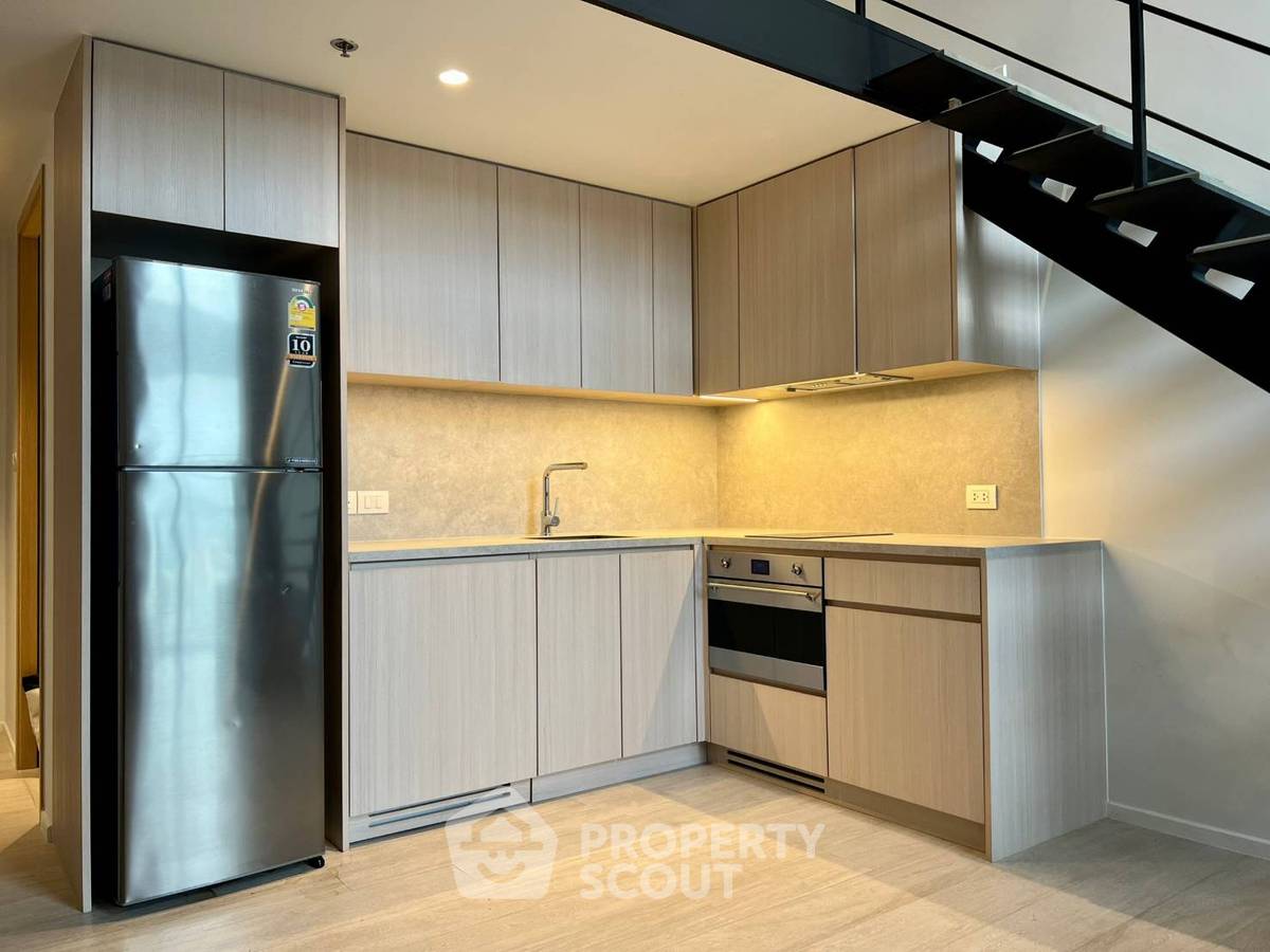 picture High-Floor 1-BR 47 Sqm The Lofts Silom, 400m to BTS Surasak (ID 3127098) - 2/16