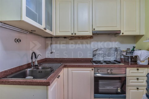 La Vie En Rose near BTS Thong Lo Location Near Employment, Surrounded by Lifestyles