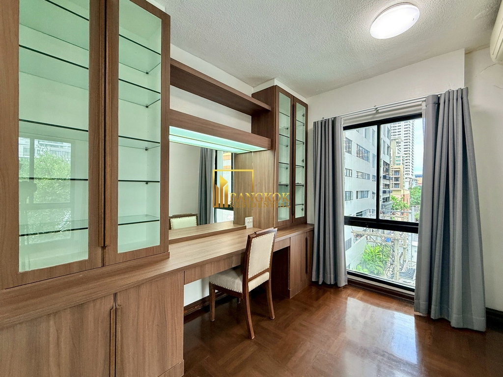 รูป Well Maintained 3 Bedroom Apartment For Rent in Chidlom Area - BR0735AP - รูปที่ 14/45