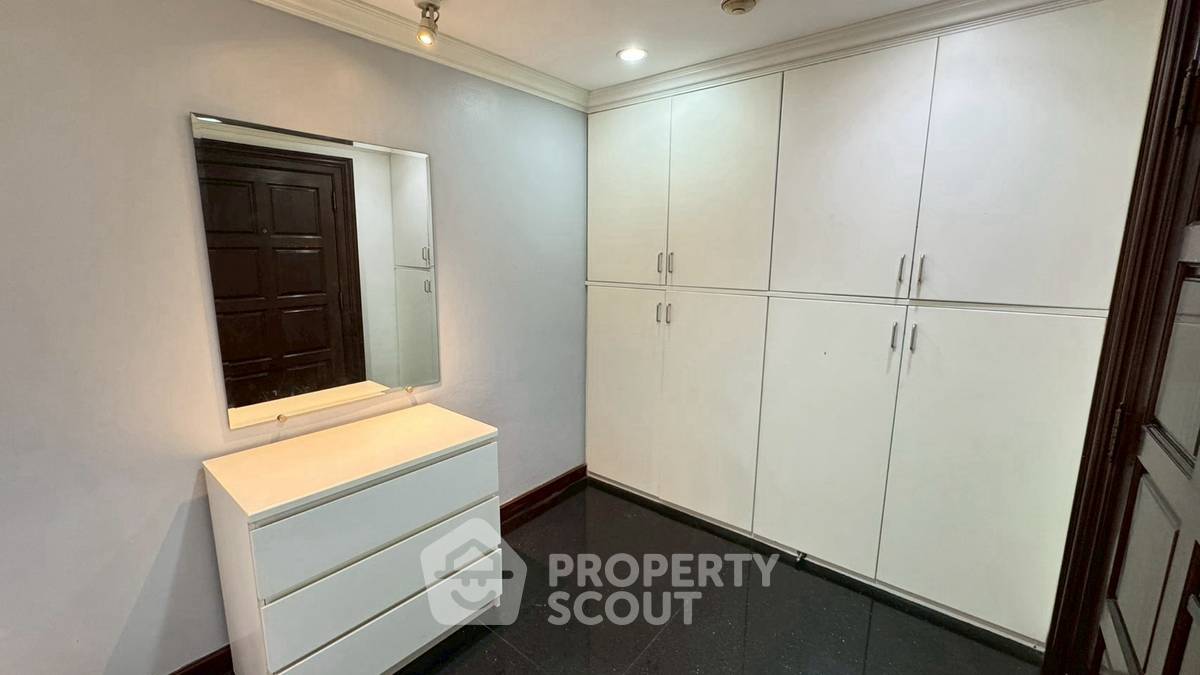 รูป คอนโด 3-ห้องนอน ที่ ริชมอนด์ พาเลส คอนโดมิเนียม ใกล้ BTS พร้อมพงษ์ (ID 3126066) - รูปที่ 2/15