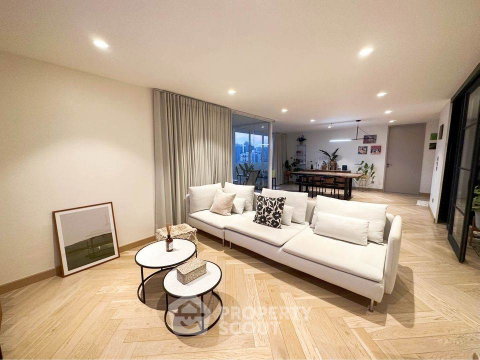High-Floor 2-BR 139 Sqm At D.S. Tower 2, MRT Sukhumvit (ID 1721766)