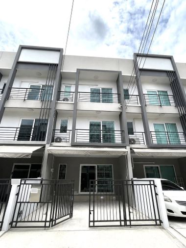 ให้เช่าทาวน์โฮม 3 ห้องนอน 1 ตร.ม. 1 ตร.ว. บ้านกลางเมือง สวนหลวง