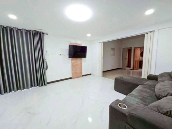 picture Quality detached houses for sale in Nathawadee 3 Sriracha project. Excellent location and great value. - 3/12