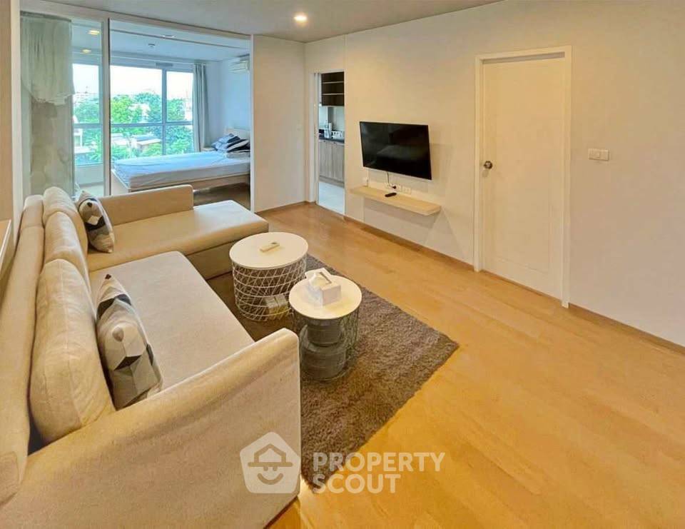 picture 1-BR Condo 40 Sqm Hive Sukhumvit 65, 300m to BTS Ekkamai (ID 3129745) - 2/8
