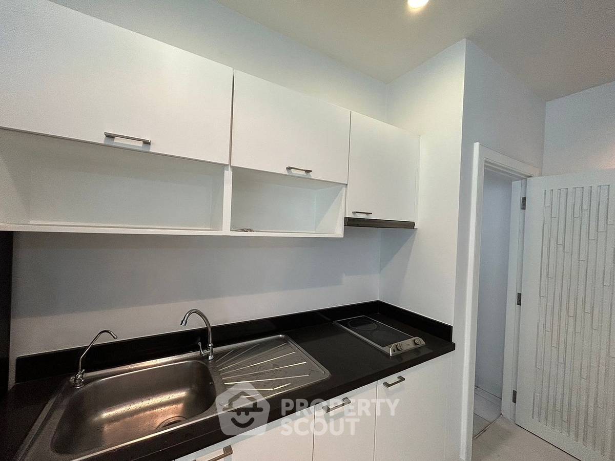 picture 2-BR Condo For Rent, The Star Estate @ Narathiwas, Chong Nonsi (ID 1139018) - 12/18