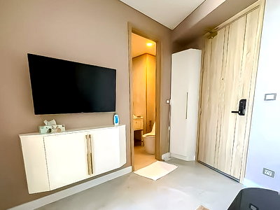 Condos for sale : Copacabana Beach Jomtien Condo for Sale 1 Bedroom High Floor