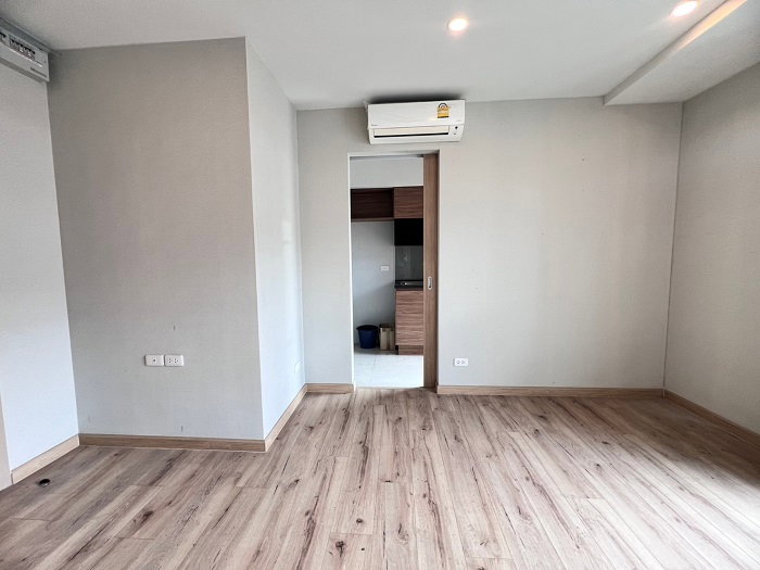 รูป 💥💥ขายด่วน!! โครงการ Brix Condominium Stu.22.12 ตรม.ชั้น 7 ห้องเปล่า ราคา 1.85 ล้านบาท!! สอบถาม LINE ID: @atfirm💥💥 - รูปที่ 3/16
