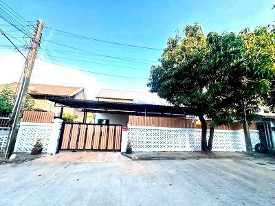Houses for sale Si Racha Chonburi : For sale: Used detached house in Nuea Likhit 1 Village, Kao Kilo, Sriracha, Chonburi.