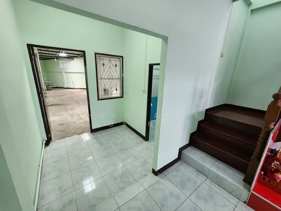 รูป ทาวน์เฮ้าส์ 2ชั้น ติดถนน เพชรเกษม112 ที่ดิน 24 ตรวา. 2ห้องนอน 2ห้องน้ำ - รูปที่ 11/34