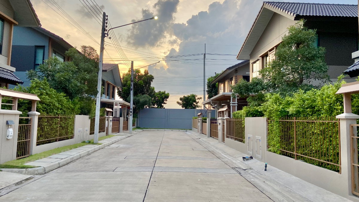 picture House for rent near expressway and red-line sky trains, ready to move in - 15/17