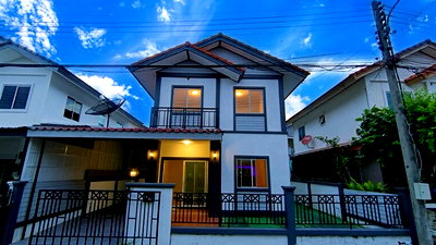 บ้านแฝด ปทุมธานี : ด่วน! ขายบ้านแฝดสไตร์บ้านเดี่ยวราคาทาวเฮ้าส์ หมู่บ้านบ้านฟ้าปิยรมย์ พรีเมียร์ ปาร์ค 3ห้องนอน 2ห้องน้ำ 38.1 ตร.ว. สภาพสวย โซนลำลูกกา คลอง 6 
