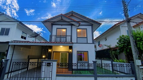 ด่วน! ขายบ้านแฝดสไตร์บ้านเดี่ยวราคาทาวเฮ้าส์ หมู่บ้านบ้านฟ้าปิยรมย์ พรีเมียร์ ปาร์ค 3ห้องนอน 2ห้องน้ำ 38.1 ตร.ว. สภาพสวย โซนลำลูกกา คลอง 6 