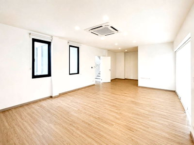 เช่าทาวน์โฮม วิทยาลัยเทคนิคดอนเมือง : ให้ เช่า Home Office ติดถนนวิภาวดี เพียง **50 เมตร** 270 ตรม. 42 ตรว. เหมาะสำหรับบริษัท, Startup, Office หรือพักอาศัย ใกล้สนามบินดอนเมือง