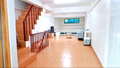 เช่าทาวน์โฮม ถนนจันทน์ : ให้เช่าบ้านทาวน์โฮม 3 ชั้น ครึ่ง 