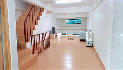 ให้เช่าบ้านทาวน์โฮม 3 ชั้น ครึ่ง