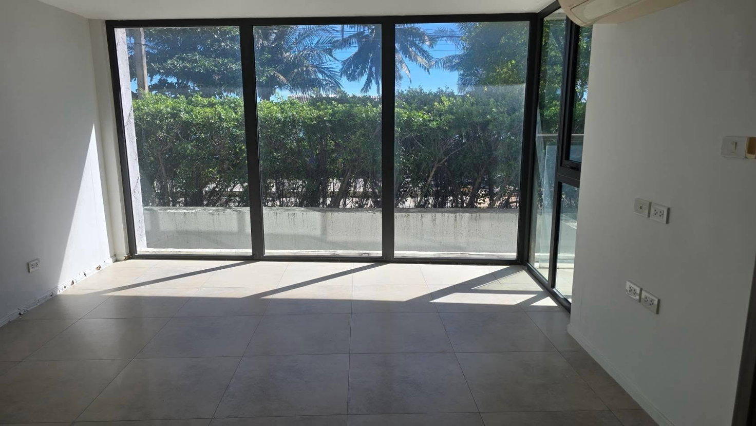 รูป Beachfront Condo for Sale Waters Edge Condominium Na Jomtien - รูปที่ 4/8