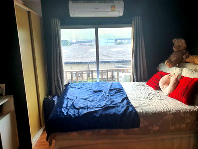 Condos for sale : ✨Condo for Sale: The Seed Chaengwattana Pool View✨