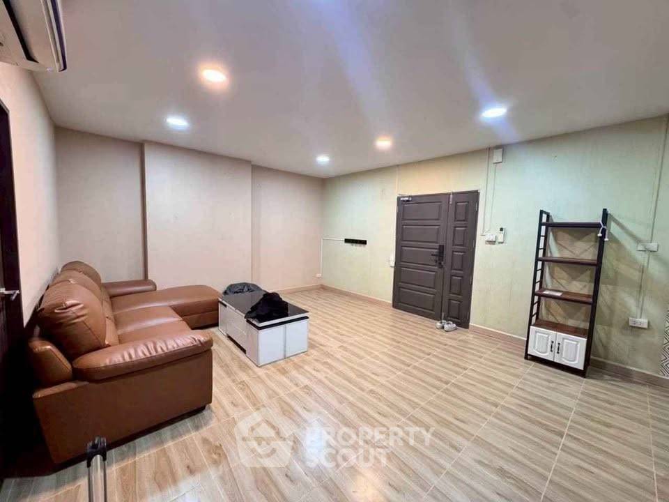 รูป คอนโด 2 ห้องนอน Country Complex บางนา ชั้น 16 | ใกล้ BTS บางนา (ID 3130018) - รูปที่ 10/11