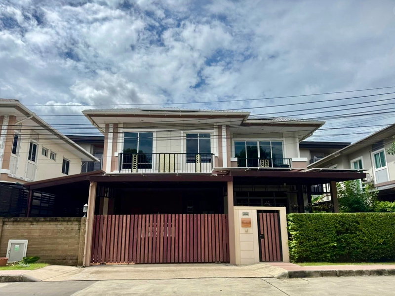บ้านเดี่ยวให้เช่า : ให้เช่าบ้านเดี่ยว 2 ชั้น Passorn Prestige Pattanakarn เฟอร์นิเจอร์ Built-in ทั้งหลัง พร้อมโซลาร์เซลล์และลิฟต์บันได ใกล้เอกมัย ทองหล่อ พระราม 9
