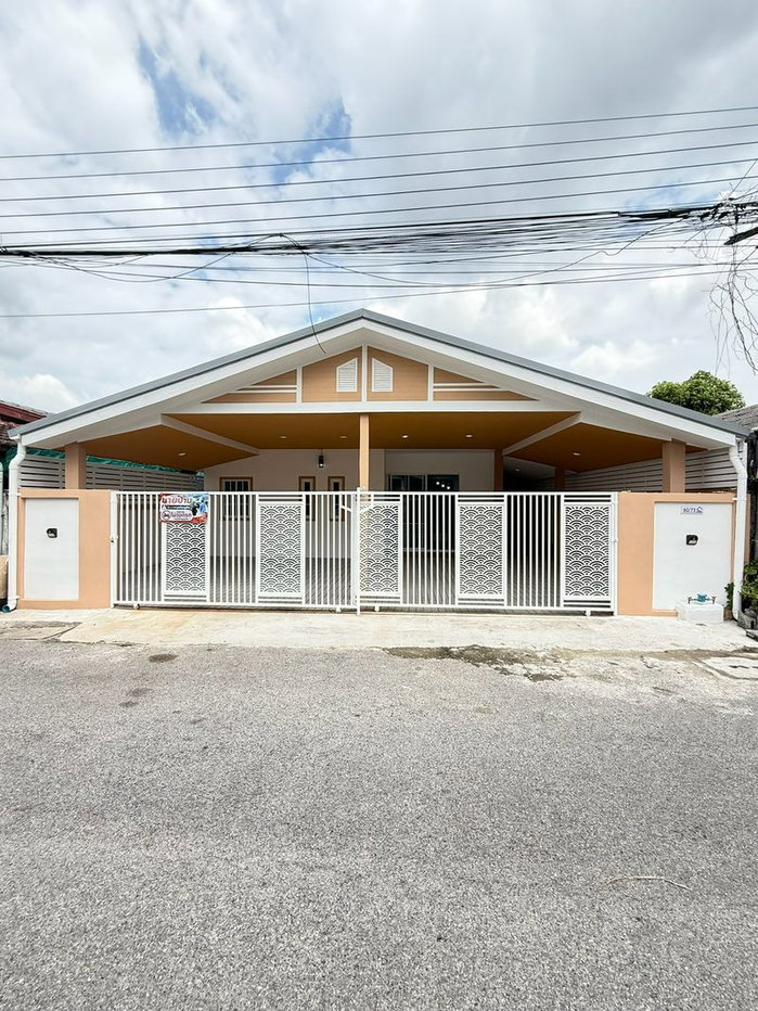 รูป หมู่บ้านทหารกองหนุน พระยาสุเรนทร์28 บ้านเดี่ยวชั้นเดียว หน้ากว้าง ทำเลดี รีโนเวทใหม่ทั้งหมด ราคาถูกคุ้ม แถมแอร์ทุกห้อง ใกล้รถไฟฟ้า - รูปที่ 1/21