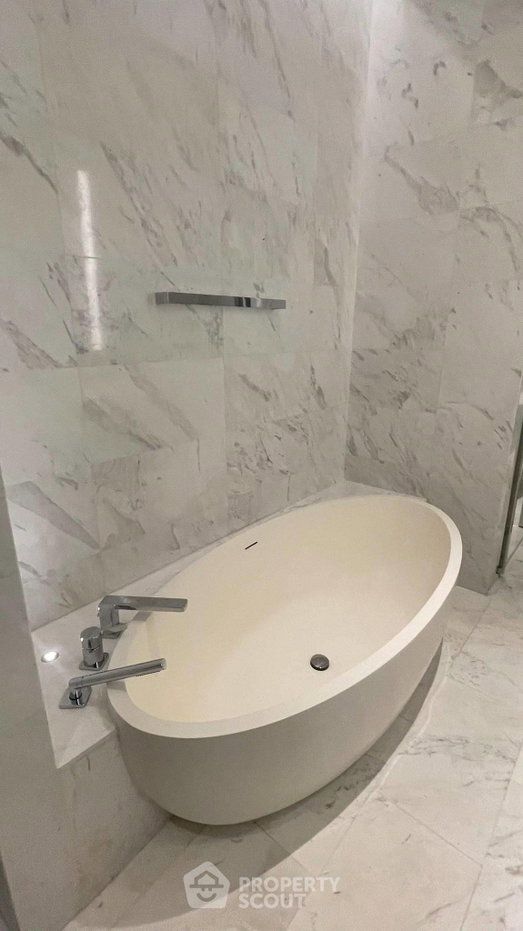 picture 3-BR 192 Sqm On 30th Floor At Four Seasons Private Residences, BTS Saphan Taksin (ID 851322) - 14/15
