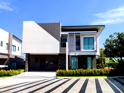 Houses for sale Bang Lamung Chonburi : Modern Tropical House for Sale East Pattaya
