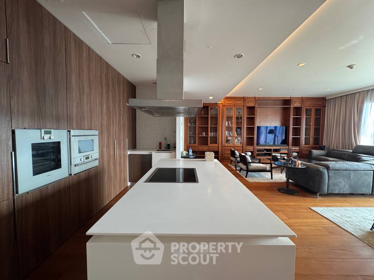 picture 3-BR 150 Sqm Condo At D.S. Tower 2 Sukhumvit 39 Near MRT Sukhumvit (ID 2152012) - 2/23