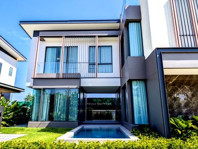 Houses for sale Bang Lamung Chonburi : Modern Tropical House for Sale East Pattaya