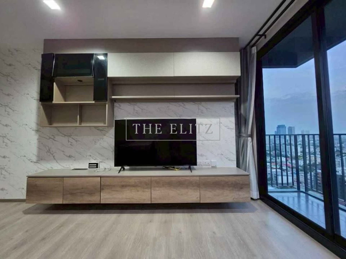 รูป  ✨Completely Renovated Throughout! Gorgeous modern design upgraded with top-quality materials - Brand-new condition with unmatched value✨ - รูปที่ 2/18