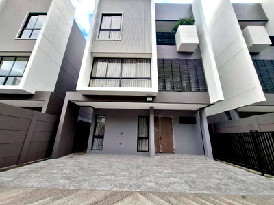 เช่าบ้านเดี่ยว กรุงเทพมหานคร : R3113 ให้เช่าบ้านเดี่ยว 3 ชั้น FEEL TOWN ลาดพร้าว 101 (ว่างค่ะ) ใกล้ MRT ลาดพร้าว 101