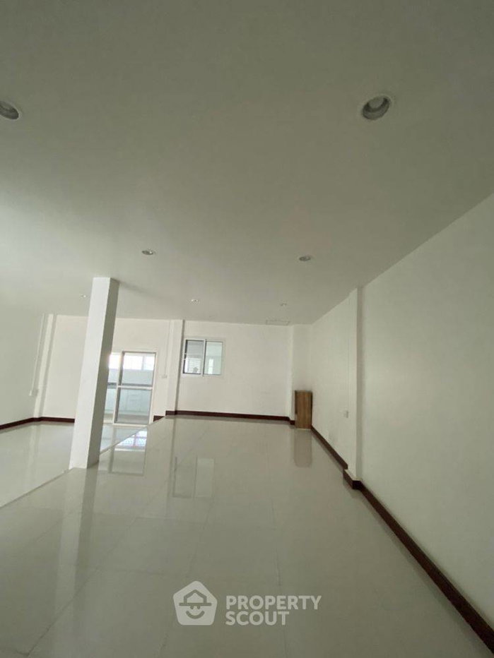 รูป ทาวน์โฮม 3 ห้องนอน ขนาด 300 ตร.ม. บางจาก ใกล้ BTS ปุณณวิถี (ID 3128291) - รูปที่ 2/12