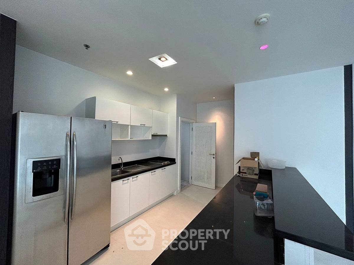 picture 2-BR Condo For Rent, The Star Estate @ Narathiwas, Chong Nonsi (ID 1139018) - 11/18