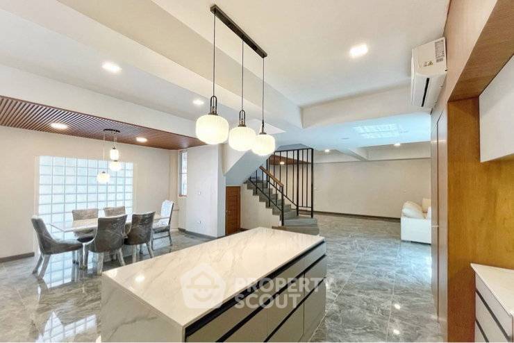 รูป บ้านเช่า 5 ห้องนอน เป็นมิตรกับสัตว์เลี้ยง ย่านทองหล่อ ใกล้คลองตันเหนือ วัฒนา กรุงเทพ (ID 3111320) - รูปที่ 3/12