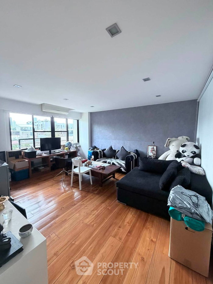 picture 2-BR Condo 150 Sqm, Supreme Ville Condominium near MRT Khlong Toei (ID 3133889) - 4/8
