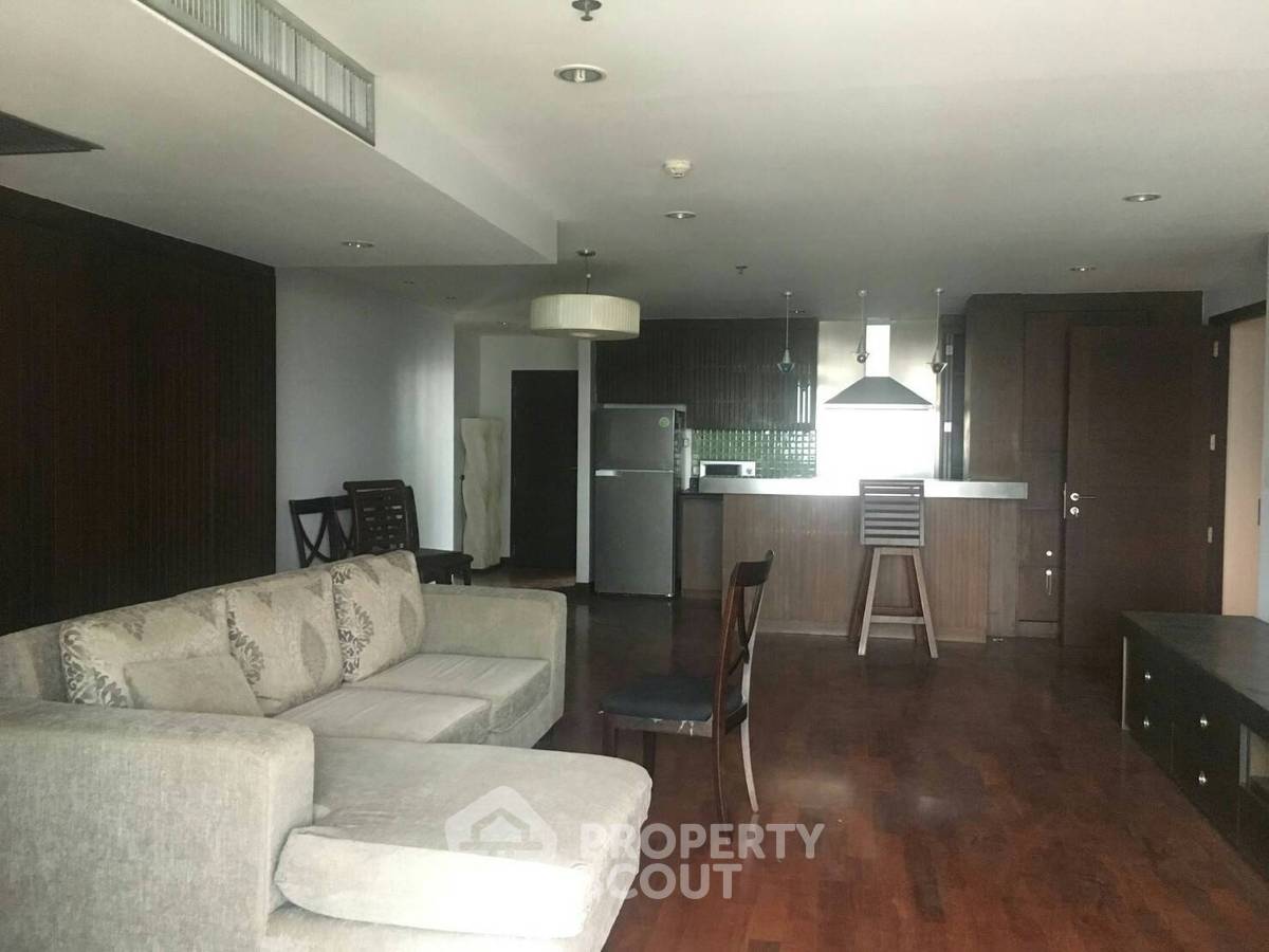 picture 2-BR 129 Sqm, 17th-Floor Condo At Urbana Langsuan, 400m to BTS Ratchadamri (ID 882004) - 1/15