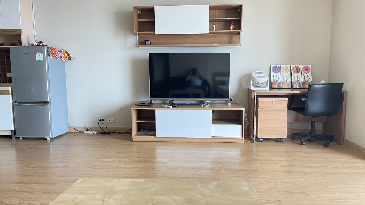 picture OMG299  Large Studio - < Available NOW 29-Jul-26 >  @ [ St. Louis Grand Terrace ] - 4/7