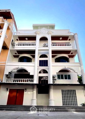 Houses for rent : Pet-Friendly 5-Bed House For Rent Thong Lo Near Khlong Tan Nuea (ID 3111320)