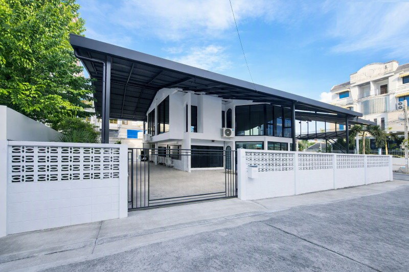 รูป MRT สุทธิสาร 2.45กม.จอดรถได้ 12 คัน MRT โชคชัย4 1.86 กม. ให้เช่าอาคารสำนักงาน 2 ชั้น ย่านรัชดา ลาดพร้าว 4นอน 100ตร.ว. 520ตร.ม. พร้อมลาน - รูปที่ 1/8