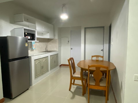 baansuanthon condo fl.1 tel /line : 0639461595