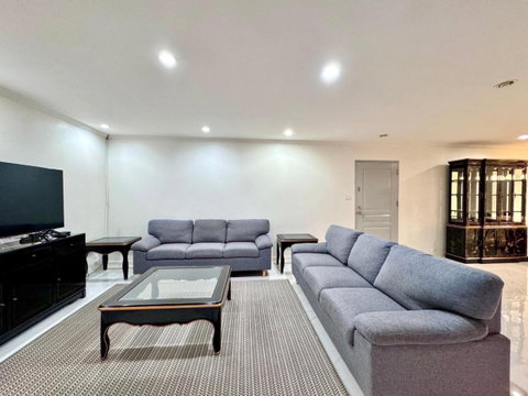 🏙️✨ FOR RENT: 39 Suite — SPACIOUS LUXURY LIVING IN PRIME SUKHUMVIT!  💰 Rental Price: 55,000 THB/month | 📲 Line ID: @condobkk (with @)  